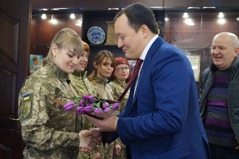 Напередодні 8 Березня Костянтин Бриль нагородив відзнаками жінок-військовослужбовців