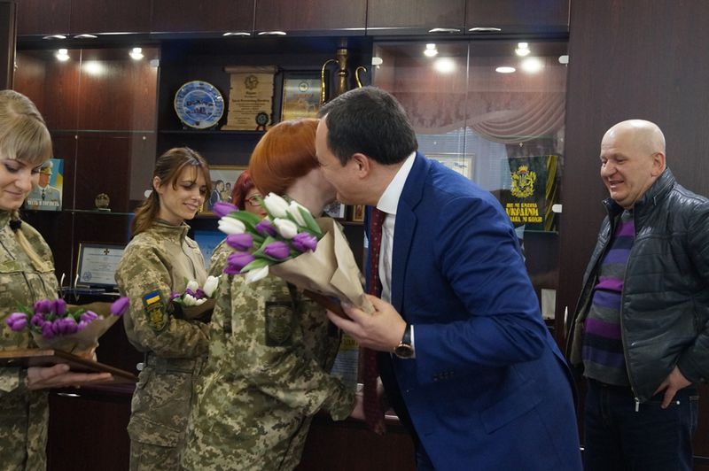 Напередодні 8 Березня Костянтин Бриль нагородив відзнаками жінок-військовослужбовців