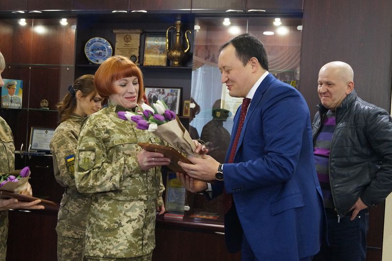 Напередодні 8 Березня Костянтин Бриль нагородив відзнаками жінок-військовослужбовців