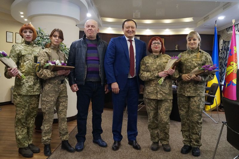 Напередодні 8 Березня Костянтин Бриль нагородив відзнаками жінок-військовослужбовців