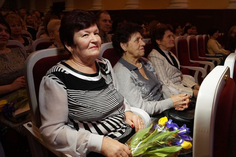 Видатні жінки Запорізької області отримали нагороди напередодні Міжнародного жіночого дня