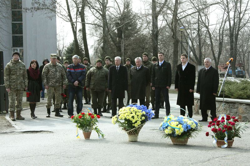 Пам’ять воїнів-добровольців вшанували на Алеї захисників України