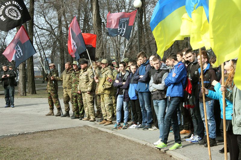 Пам’ять воїнів-добровольців вшанували на Алеї захисників України