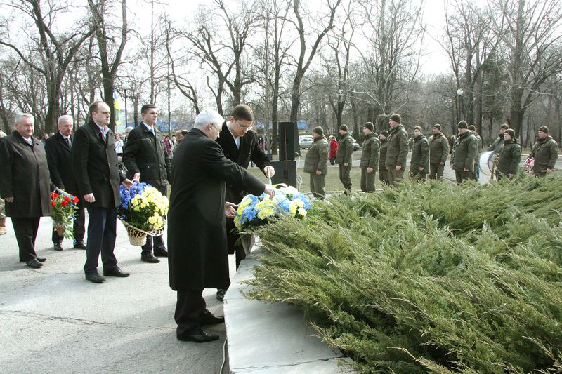 Пам’ять воїнів-добровольців вшанували на Алеї захисників України