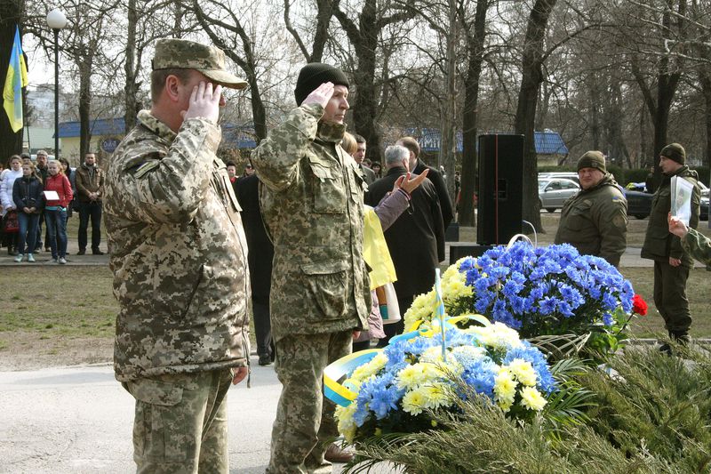 Пам’ять воїнів-добровольців вшанували на Алеї захисників України