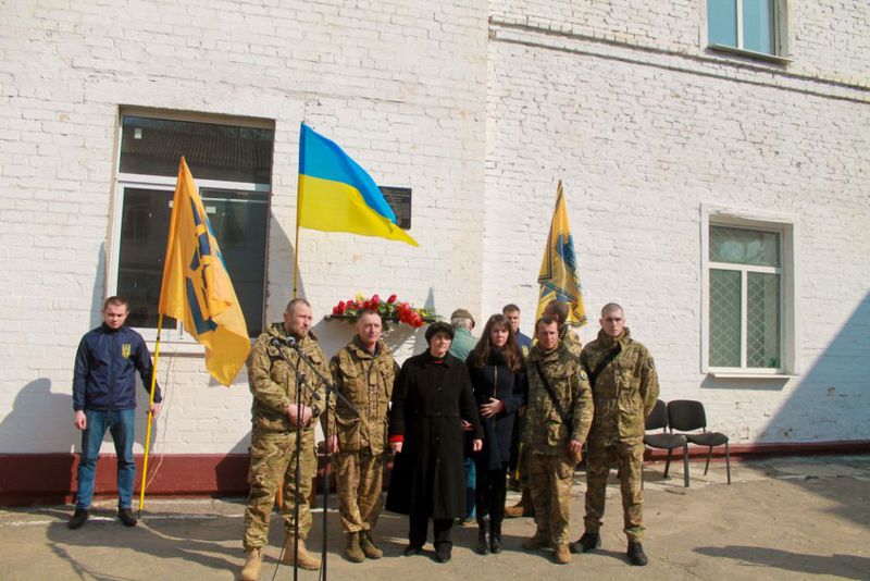 У Василівці відкрили меморіальну дошку герою-земляку
