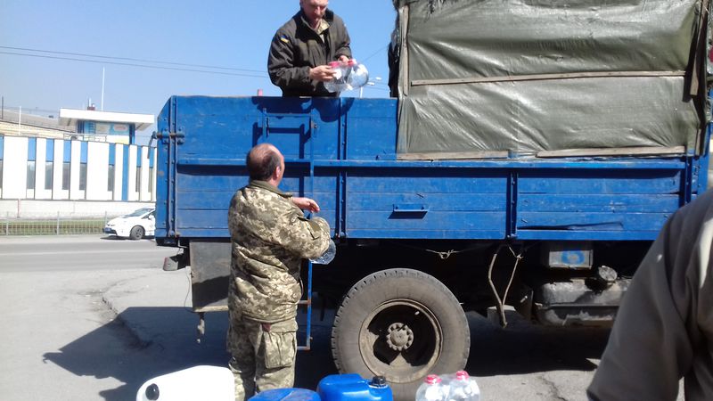 Обласна влада та волонтери допомагають артилеристам облаштувати побут