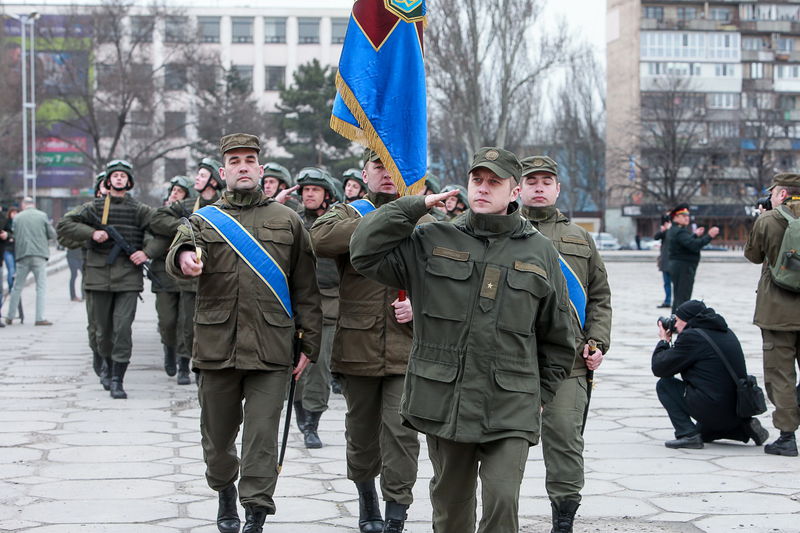 Гвардійці урочистим маршем відзначили своє професійне свято