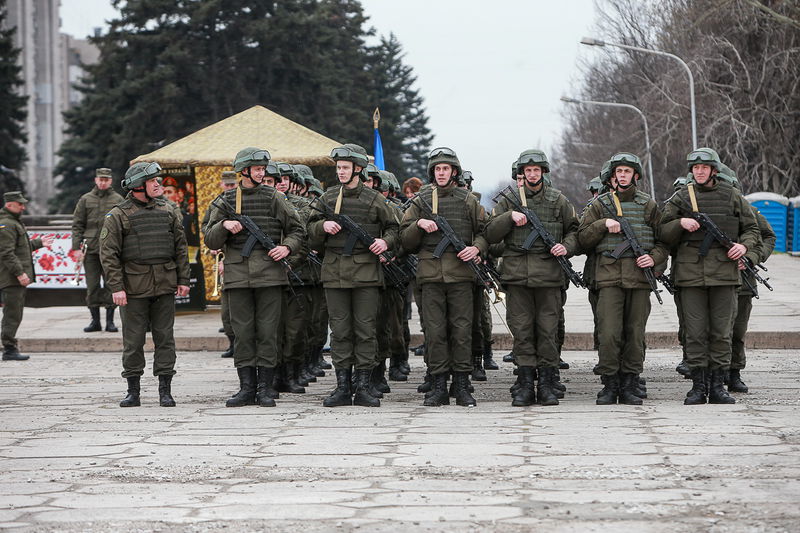 Гвардійці урочистим маршем відзначили своє професійне свято