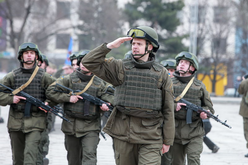 Гвардійці урочистим маршем відзначили своє професійне свято