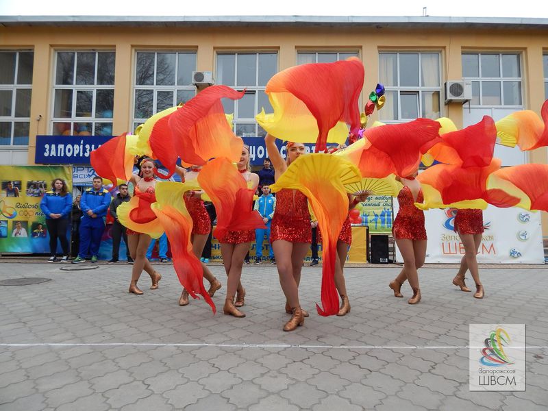 Запорізька молодь відзначила День здоров’я  спортивною руханкою