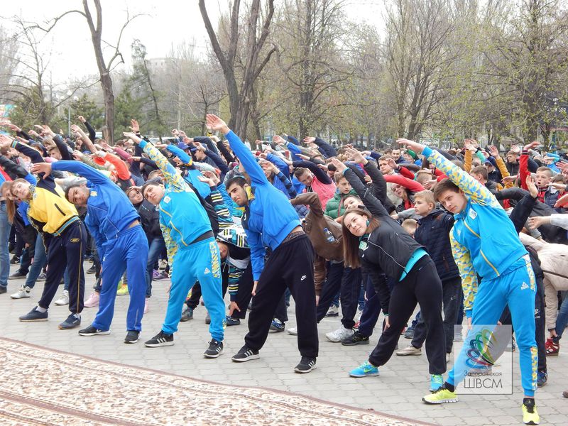 Запорізька молодь відзначила День здоров’я  спортивною руханкою
