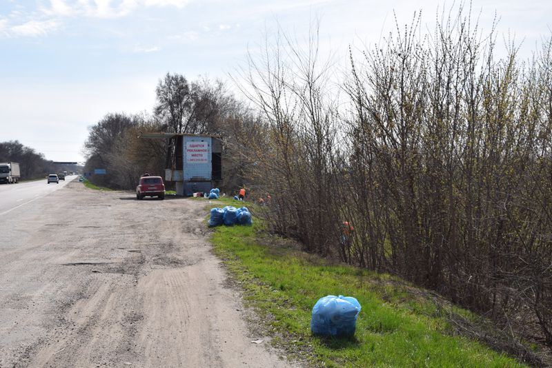 Дорожники області  готуються до Великодня наведенням ладу на узбіччях