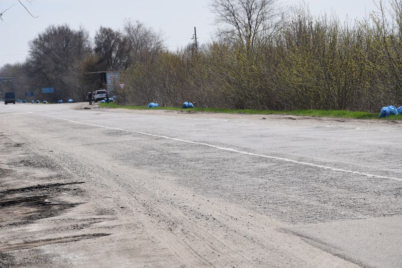 Дорожники області  готуються до Великодня наведенням ладу на узбіччях