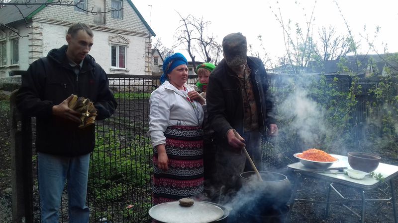 Запоріжці привезли на передову щедрий великодній кошик