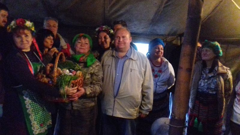 Запоріжці привезли на передову щедрий великодній кошик