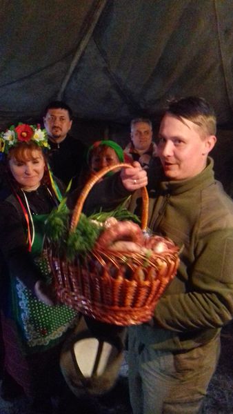Запоріжці привезли на передову щедрий великодній кошик