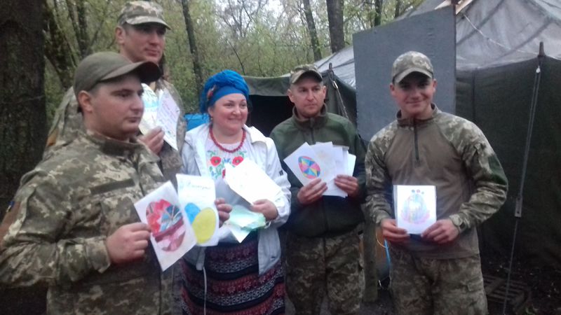 Запоріжці привезли на передову щедрий великодній кошик