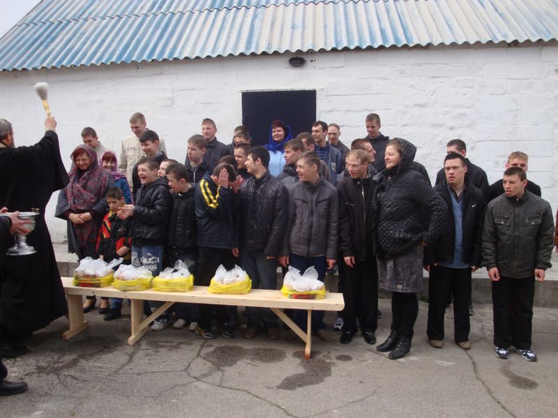 Великдень завітав як до похилих, так і до маленьких християн