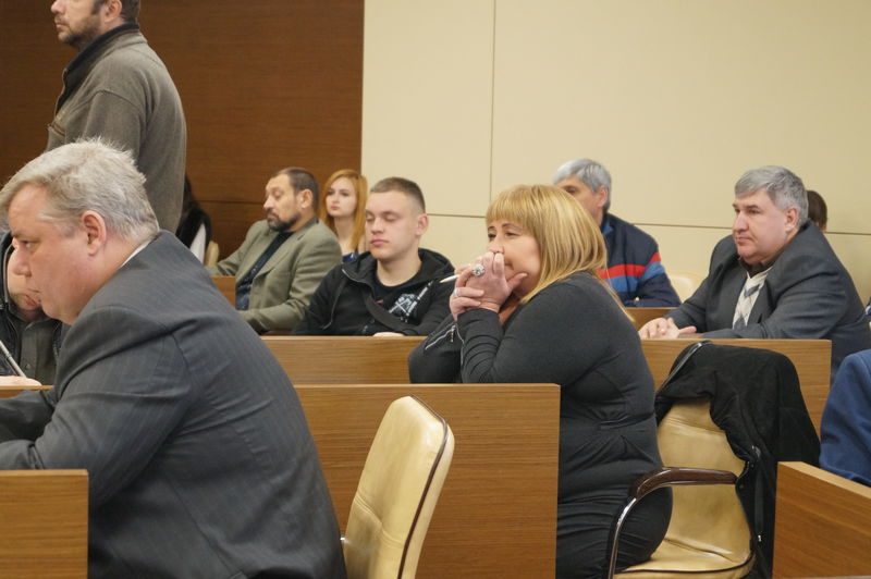 Травневі свята мають відбутися без політичних прапорів та агітації