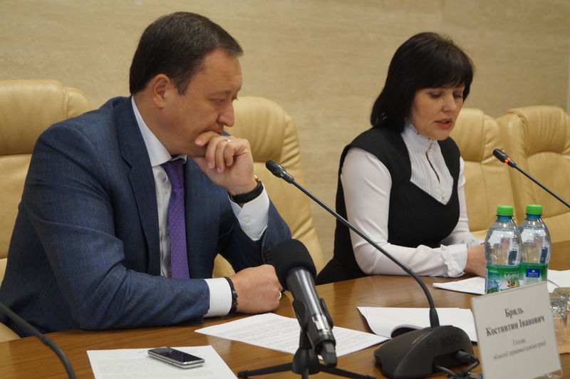 Травневі свята мають відбутися без політичних прапорів та агітації