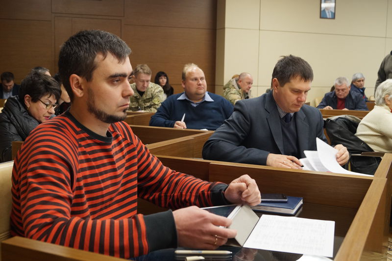 Травневі свята мають відбутися без політичних прапорів та агітації