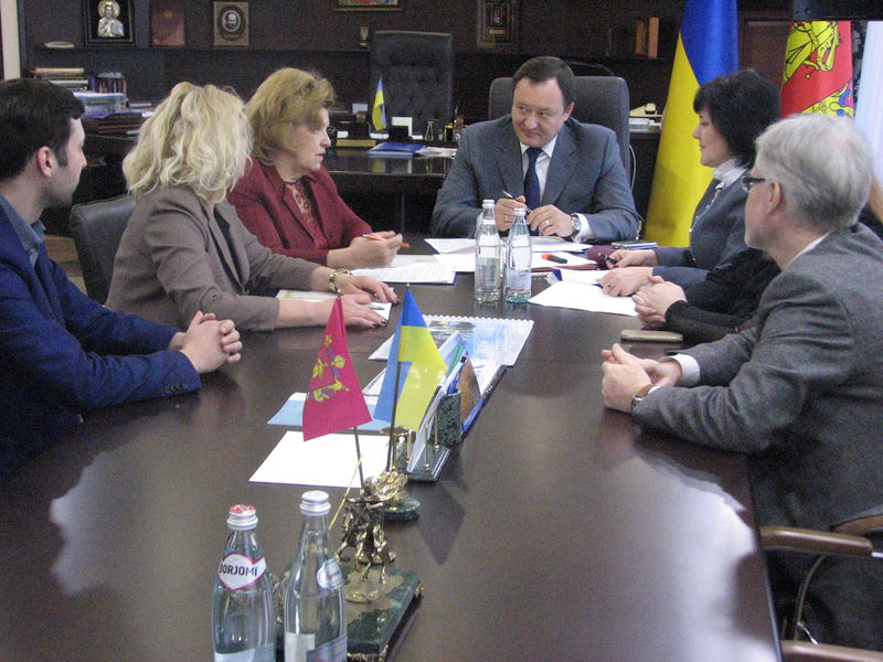 Запорізька облдержадміністрація розвиватиме децентралізацію спільно з науковцями