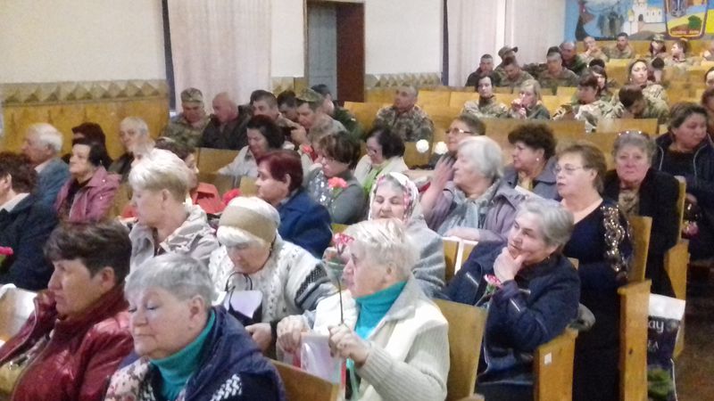Солдатські матері отримали підтримку та подарунки від обласної влади