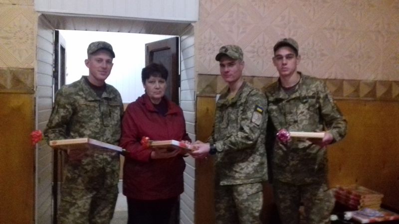 Солдатські матері отримали підтримку та подарунки від обласної влади