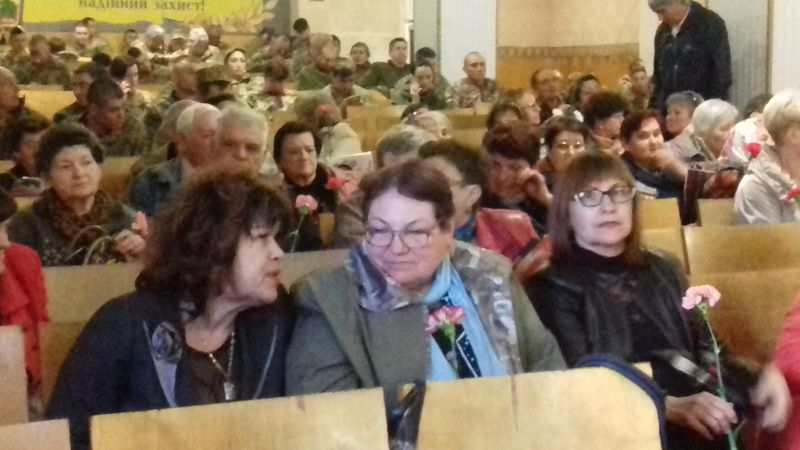 Солдатські матері отримали підтримку та подарунки від обласної влади