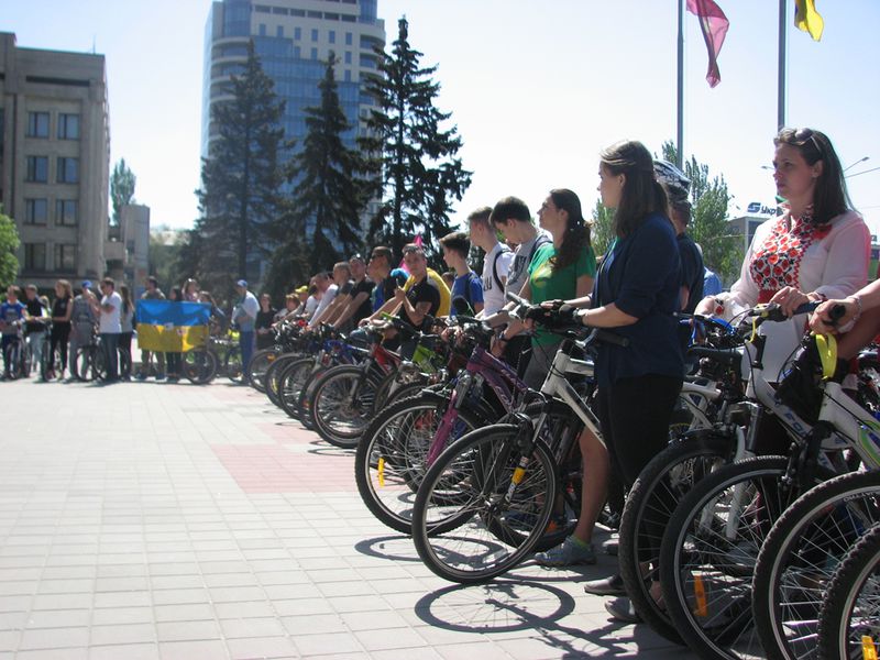 Велоестафета до Дня Перемоги об’єднала спортсменів, учнів та участників АТО