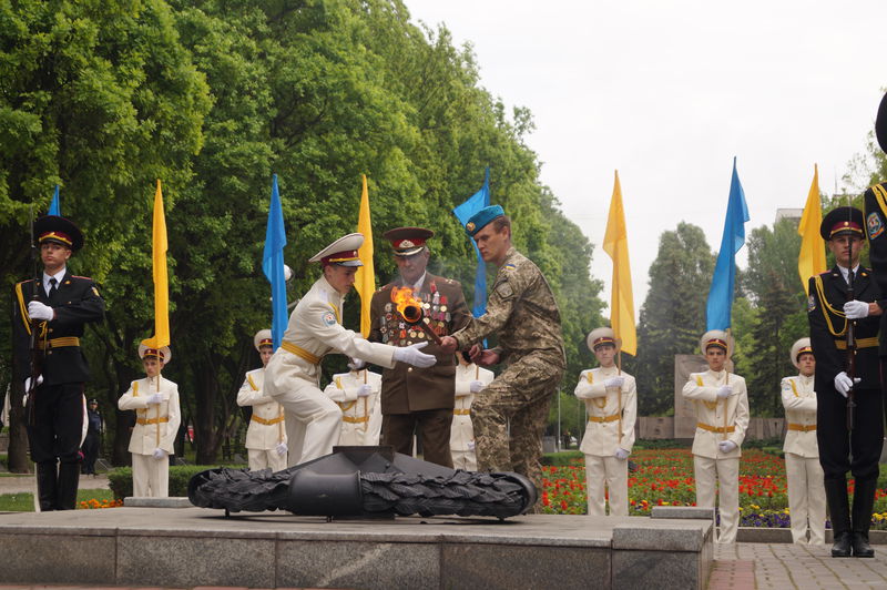 Запоріжці відзначають День пам’яті та примирення