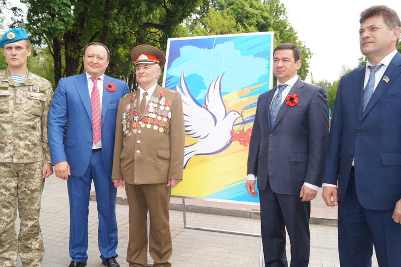 Запоріжці відзначають День пам’яті та примирення