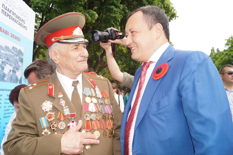 Запоріжці відзначають День пам’яті та примирення