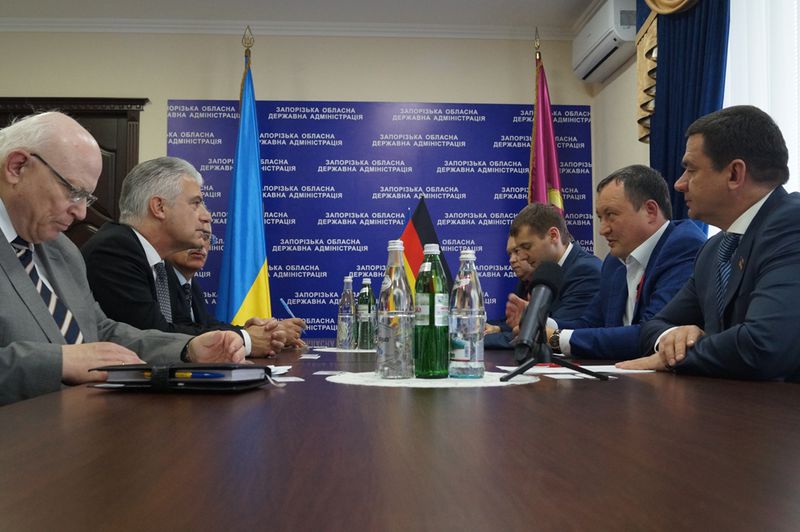 Німецький посол у Запоріжжі: «Санкції припинять, коли Росія виконає Мінські угоди»