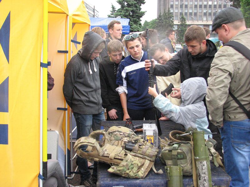 На День Європи запоріжці розгорнули великий прапор ЄС