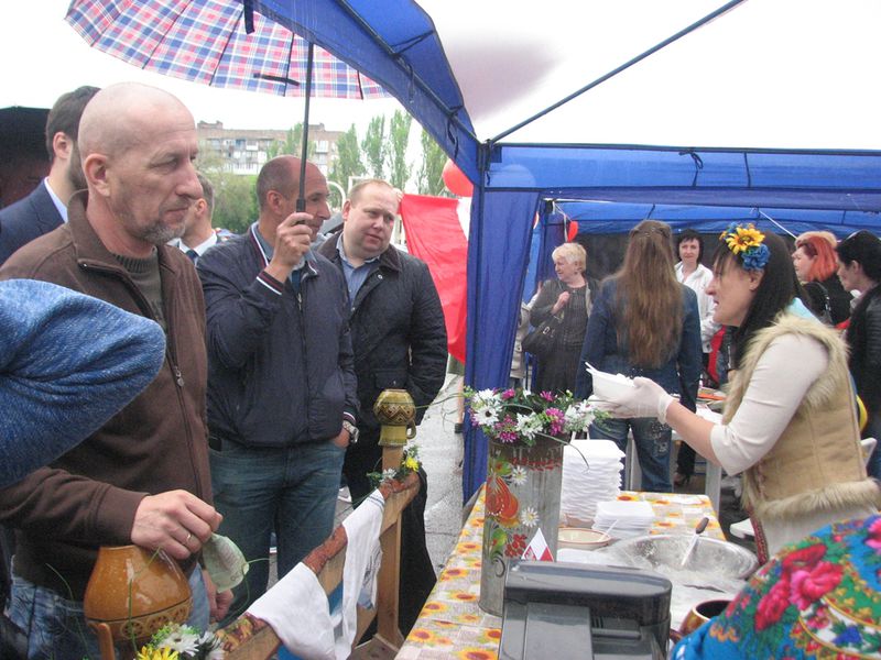 На День Європи запоріжці розгорнули великий прапор ЄС