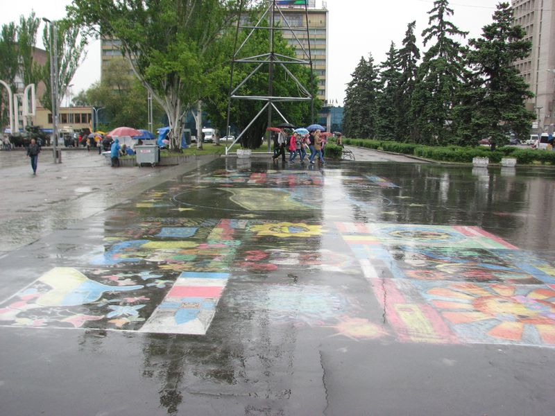 На День Європи запоріжці розгорнули великий прапор ЄС