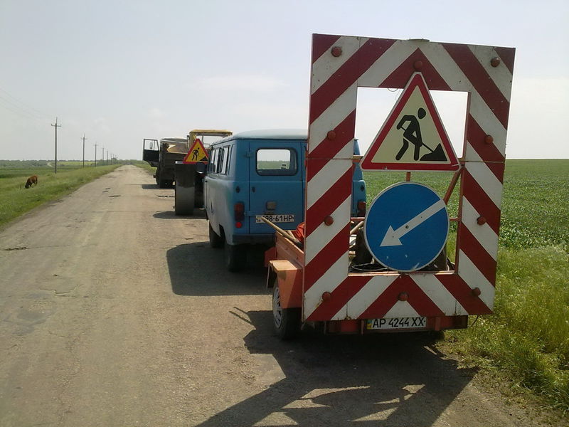 Дорожники поспішають ліквідувати ямковість до початку курортного сезону