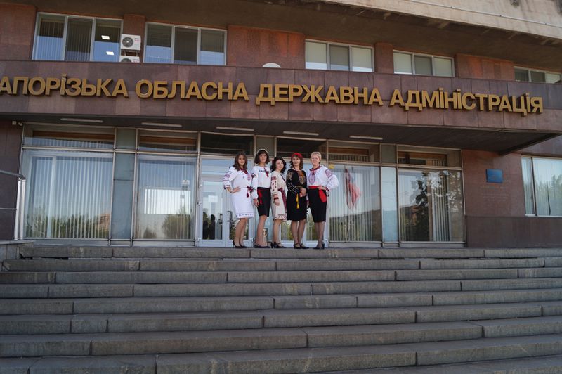 Працівники облдержадміністрації прийшли на роботу у вишиванках