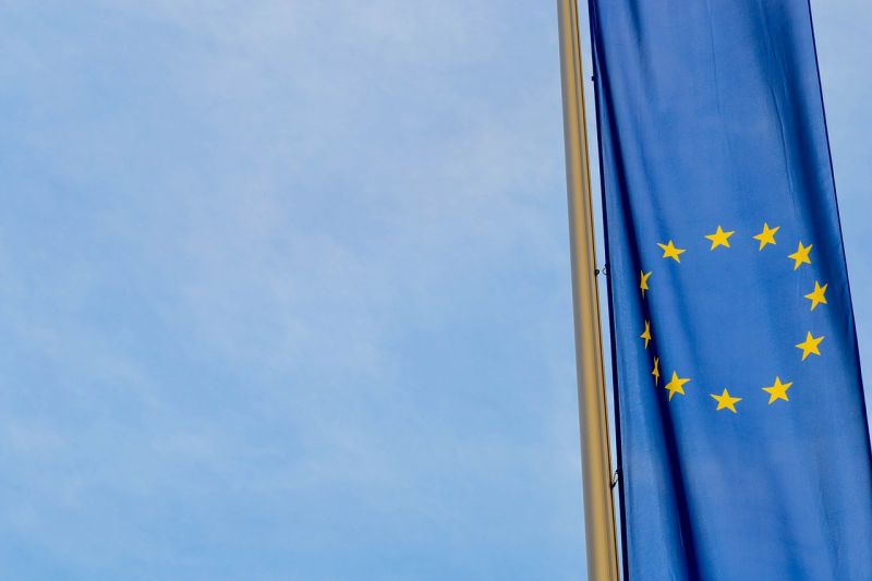 На День Європи у селі місцева громада отримала у подарунок сільськогосподарську техніку