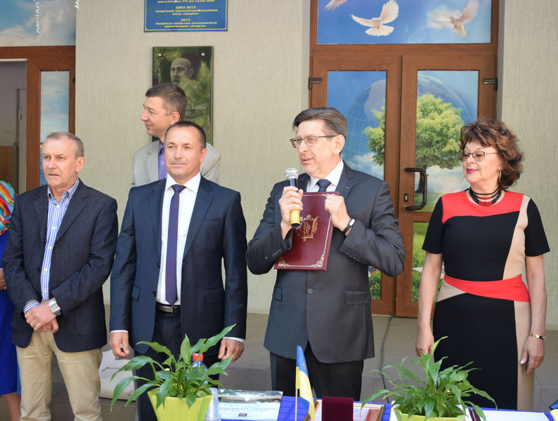У запорізьких школах пролунав останній дзвоник