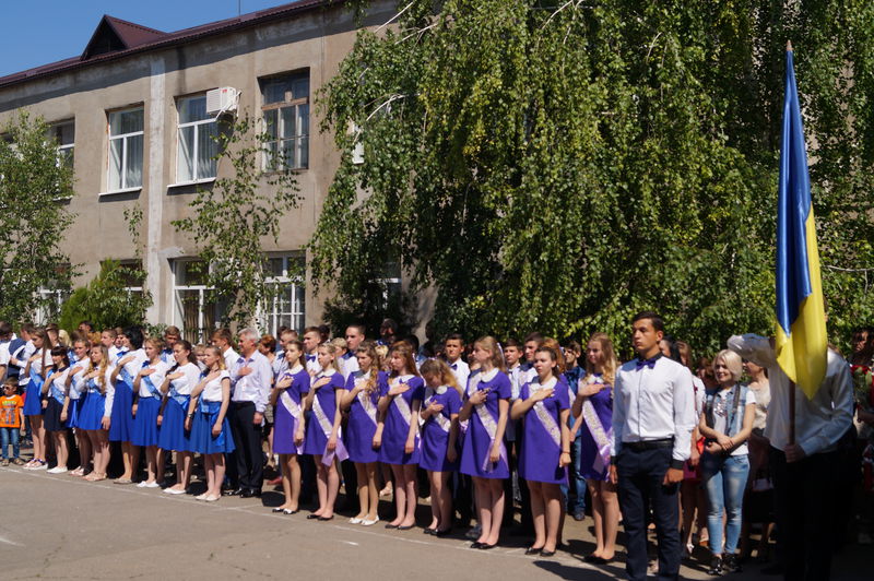 Костянтин Бриль привітав із завершенням навчального року новомиколаївських школярів