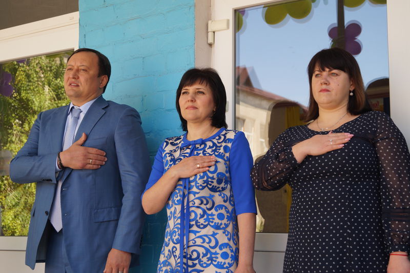 Костянтин Бриль привітав із завершенням навчального року новомиколаївських школярів
