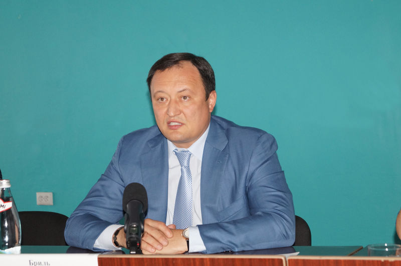 Голова облдержадміністрації взяв на особистий контроль проблеми жителів Новомиколаївки