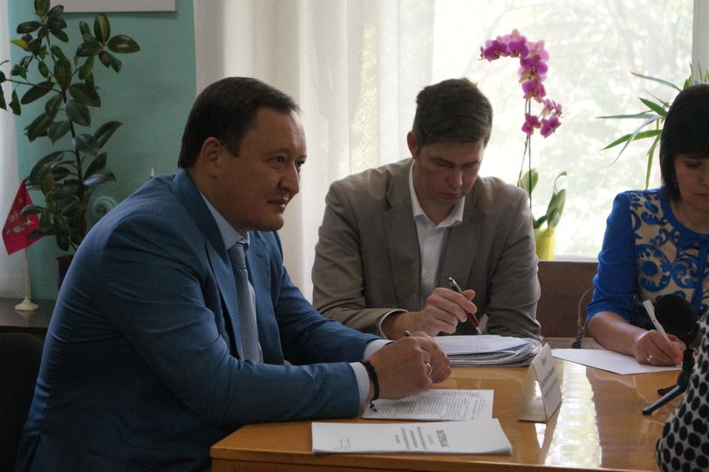 Голова облдержадміністрації взяв на особистий контроль проблеми жителів Новомиколаївки