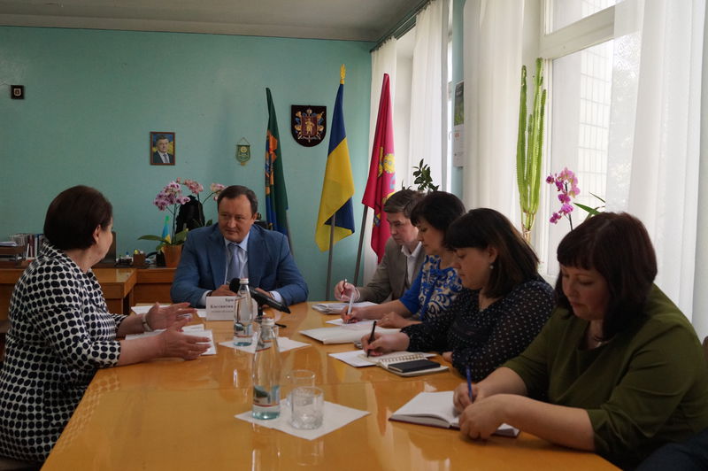 Голова облдержадміністрації взяв на особистий контроль проблеми жителів Новомиколаївки