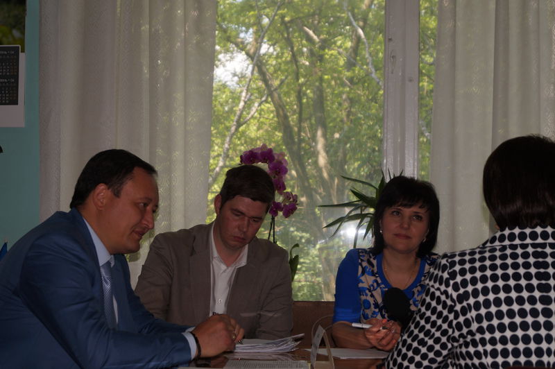 Голова облдержадміністрації взяв на особистий контроль проблеми жителів Новомиколаївки