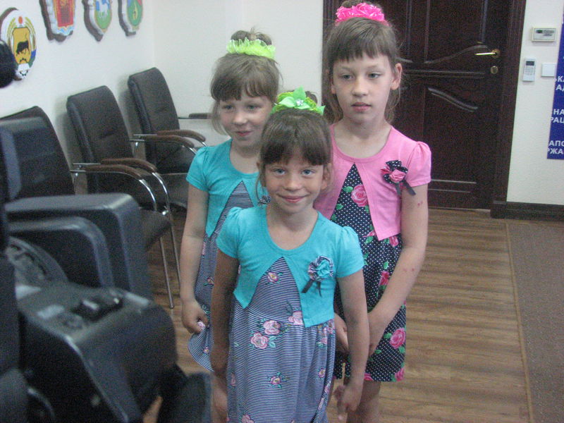 Діти-сироти рятують родини від самотності