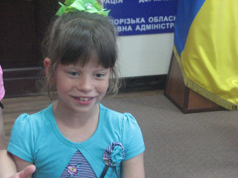 Діти-сироти рятують родини від самотності